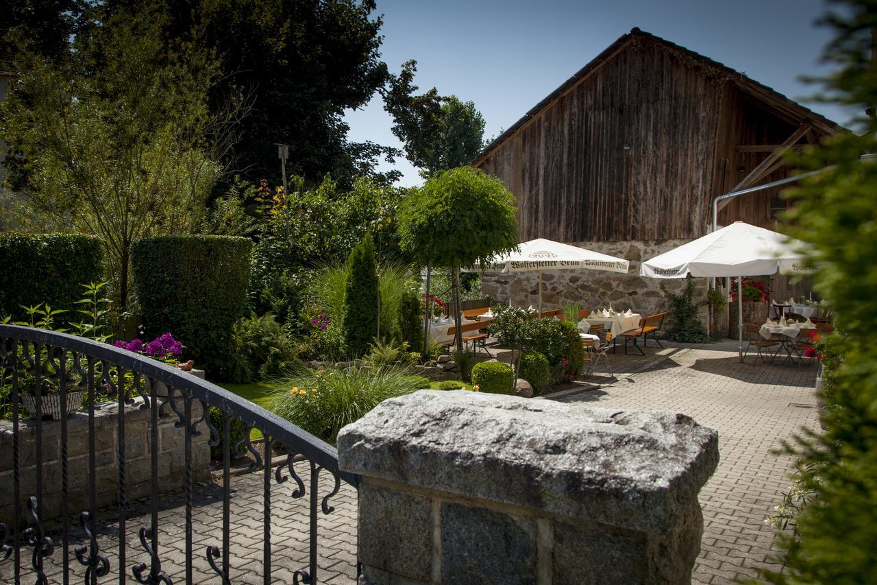 Hotel Wirtshaus Am Schloss Aicha vorm Wald Exterior foto